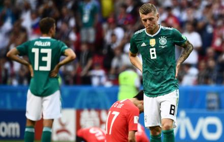 Impotencia. Toni Kroos se lamenta tras la histórica eliminación de Alemania de la Copa del Mundo. El vigente campeón llegó como favorito, pero se fue en la primera ronda.