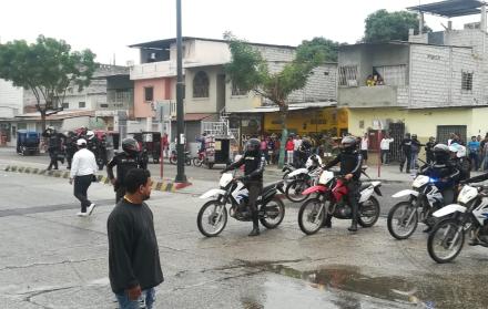 Unidades de la Policía Nacional tuvieron que dar soporte en tres puntos.