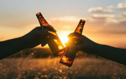Los locales con atención turística podrán vender alcohol hasta las tres de la mañana.