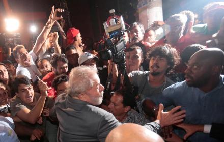 El presidente brasileño, Michel Temer, que aún no se ha referido directamente a la situación jurídica de Lula, reiteró este lunes que Brasil pasa por “un momento difícil en lo político”.