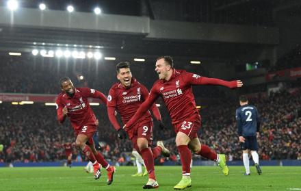 El suizo Xherdan Shaquiri (23) marcó un doblete para los Reds.