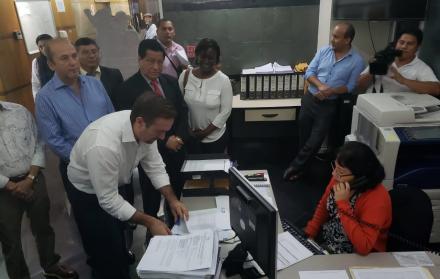 César Monge, presidente nacional de la organización política, acudió a la Delegación del Consejo de Participación Ciudadana y Control Social.