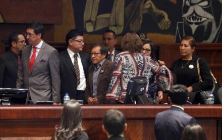 Cuatro familiares de los periodistas y el conductor de diario El Comercio asesinados por terroristas fueron recibidos por el Pleno de la Asamblea.