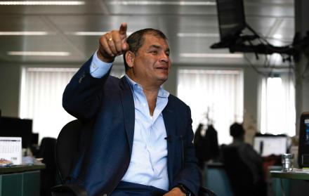 El fundador de Alianza PAIS, ahora desligado del movimiento original, defiende cada punto de su gestión e insiste en denunciar la traición de Lenín Moreno.