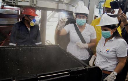 La exministra de Salud, Carina Vance, durante la inauguración de la planta de tratamiento de desechos hospitalarios, en 2013, señaló que la obra era un aporte a la calidad de vida de la ciudadanía. La acompañó su homóloga de Ambiente, Lorena Tapia. Ese dí