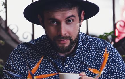 Pablo combina la música con la gastronomía, ofrece servicio de catering.