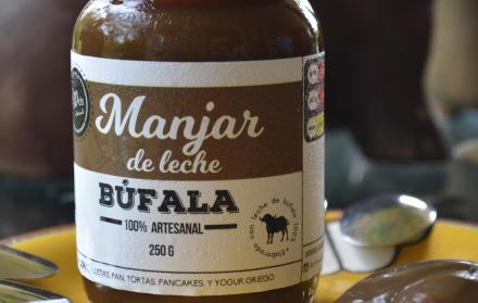 No solo la carne se vende en supermercados. Aunque de forma artesanal, de la leche se hace yogur, manjar y queso.