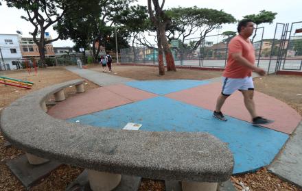 Obras. La Municipalidad ha adecuado camineras y juegos infantiles en el parque de la I etapa de Alborada.
