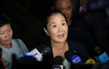 Keiko quedó detenida al acudir a la sede de la Fiscalía tras ser citada para declarar por los aportes recibidos por su partido en la campaña de 2011, ganada por su rival Ollanta Humala.