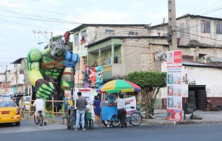 En la ruta. A Adolfo Alvarado le tomó dos semanas ubicar a los tres auspiciantes que financiaron su gigante. En estos días se sumó un cuarto.