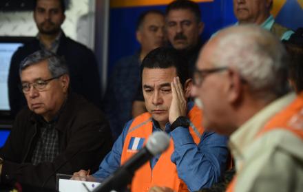 El presidente de Guatemala, Jimmy Morales, declaró este domingo tres días de duelo nacional por las muertes causadas por la erupción del volcán de Fuego.