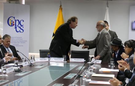 El Consejo de Participación transitorio deberá organizar los procesos de selección de las autoridades definitivas que reemplacen a los funcionario que fueron cesados.