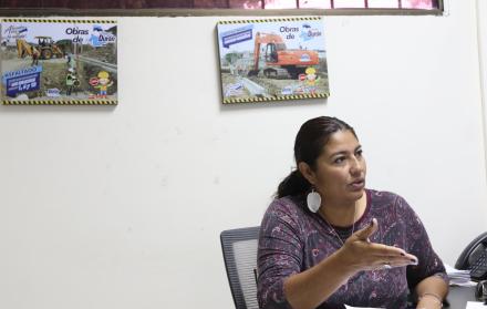 La administradora del contrato de la obra, Roxana Vera, asegura que se cumple con los tiempos, así como con la justificación de los elevados valores por los trabajos.