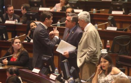 Sesión. Ayer, la Asamblea sesionó desde las 10:00 hasta las 17:00.