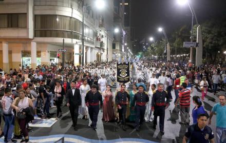 A fraguar la sublevación. Los actores del Club Cast recorren el Malecón.