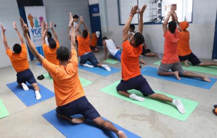 Actividades. Las terapias de yoga se realizan en el Centro de Rehabilitación Social zonal 8.