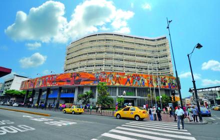 Guayaquil. El edificio del IESS, entidad que está lista para aplicar la reducción de intereses, multas y recargos. 