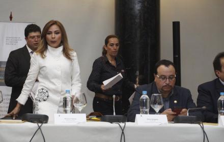 Comisión. Kharla Chávez, de Alianza PAIS, instaló la sesión de Fiscalización para conocer el pedido de juicio.