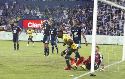 Castillo aguó el festejo de los fanáticos eléctricos anotando 2-2 definitivo.