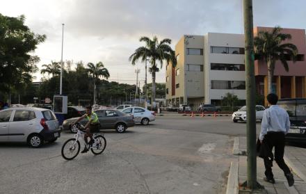 Universidad Estatal de Guayaquil. Galo Salcedo, rector de esa institución, recibió de la Contraloría General del Estado la notificación del pedido de destitución de su cargo.