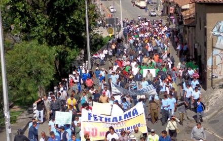 Transportistas se movilizan en Cuenca pidiendo solución a sus problemas