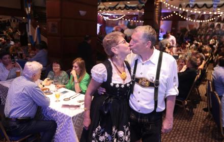 El ‘Oktoberfest’ empezó en Alemania para recordar la boda del príncipe Ludwing con la princesa Teresa. Y también los músicos europeos Paúl Hunglinger y Franz Sommerauer conocieron a los amores de sus vidas en el evento de Guayaquil, en el Hilton Colón: a