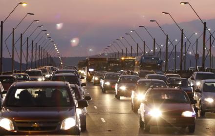 En las noches el tráfico vehicular es más pesado que en la mañana, además otras características negativas suman a esa hora, por ejemplo el cansancio del día laboral o de estudio, el estrés y la falta de luz natural. Entre las 18:00 a las 19:00, transitan