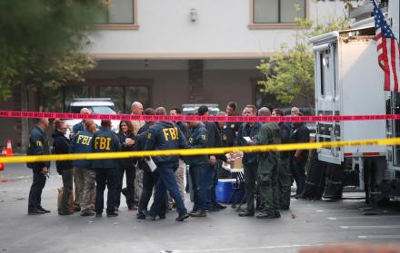 Al menos trece muertos, incluido un policía, en tiroteo en bar de California 