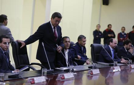 Ministros salientes. El 13 de abril, César Navas y Patricio Zambrano, durante una rueda de prensa en el ECU-911 de Quito.