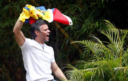 Según el letrado, a nivel internacional, “esto es evidencia de los crímenes de persecución, que se están denunciando en la Corte Penal Internacional (CPI), y Leopoldo López es una de las víctimas”.