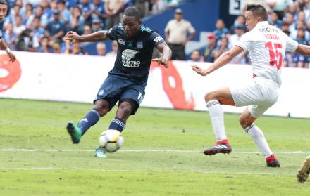Emelec no ha podido vencer a los universitarios en lo que va del año.