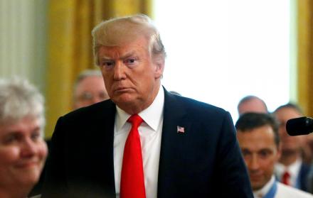 “No se cómo se puede censurar a alguien que está haciendo un gran trabajo (...) Se verían números que (ustedes) no creerían, en retroceso (de abrirse el juicio político)”, agregó. 