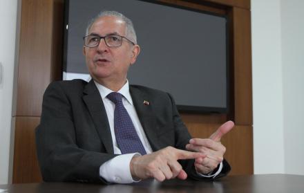 Exalcalde mayor del Distrito Metropolitano de Caracas. También ejerció la alcaldía del municipio Libertador de Caracas y gobernador del antiguo Distrito Federal. Fue diputado y también senador. Es una de las cabezas visibles de la oposición venezolana en
