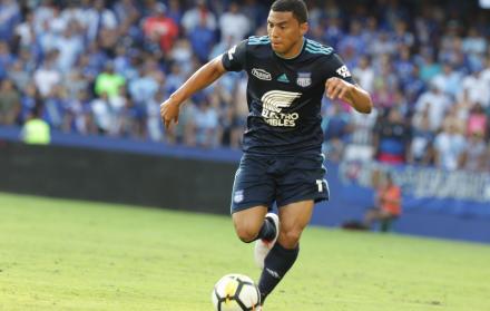 “Es cierto que no pasamos por un buen momento futbolístico, pero creo que vamos a salir adelante. No jugar (el Clásico) es penoso, veremos qué pasa”. Jefferson Montero, volante de Emelec.