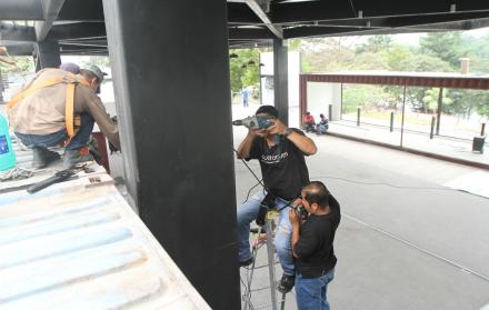 El metal es parte de la infraestructura de la plaza, que será embellecida con la creatividad de los artistas urbanos. El arte se resaltará hasta en los pilares.