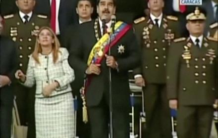 En la tarima junto a Maduro, además de Vladimir Padrino y la primera dama, Cilia Flores, había representantes de todos los poderes públicos del país.