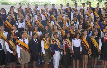 Orgullosos. Los abanderados de las unidades educativas de Guayaquil, Durán y Samborondón, hoy portarán en sus manos la Bandera del Ecuador.
