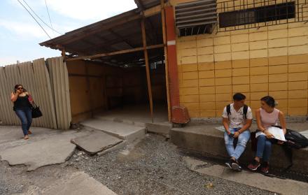 Pabellón. Los estudiantes de la facultad de Administración reciben clases en aulas deterioradas.