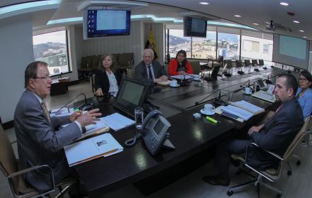 Quito. Marcelo Merlo, Zobeida Aragundi, Aquiles Rigal, presidente y vocales del Consejo de Participación.