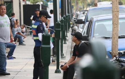Expectativa. Los parquímetros generan la atención de usuarios y residentes. También la preocupación de quienes requieren más tiempo de parqueo.