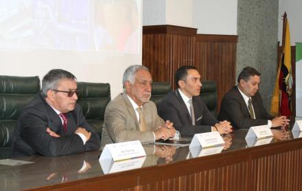 Carlos Pérez, (segundo de izq. a der.) también es el actual ministro de Hidrocarburos.