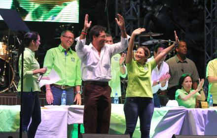 El cambio de una organización a otra de una autoridad en funciones no está sancionado en la ley electoral, ni es causal de revocatoria.