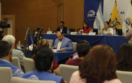 Guayaquil. Tres vocales del Consejo Nacional Electoral dieron el cuórum necesario para instalar la sesión.