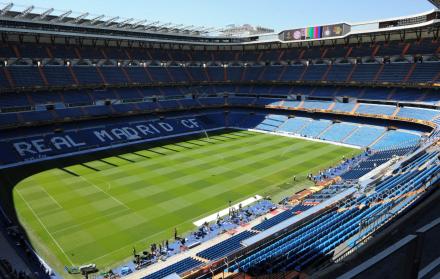 Esta imagen de archivo tomada el 21 de mayo de 2010 muestra una vista interior del estadio Santiago Bernabéu del Real Madrid.