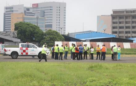 Indagación. La fiscal y personal de Criminalística reconocieron el lugar del suceso.  