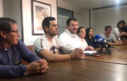 Los parientes llegaron al Instituto de Medicina Forense de Cali y ayer se reunieron con el defensor del Pueblo.