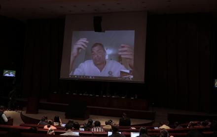 Videoconferencia. Los miembros de la comisión de la Asamblea escuchan la declaración de Correa.
