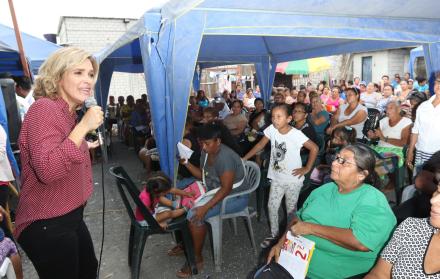 Excandidata presidencial y exasambleísta por el Partido Social Cristiano. Abogada, doctora en Jurisprudencia y comunicadora social. Es asesora en gestión comunitaria para el Municipio de Guayaquil.
