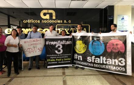 Familiares y periodistas visitaron las instalaciones de Diario Expreso, la tarde del miércoles 11 de abril.