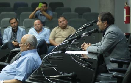 El clima es de tensión, y priman las versiones extraoficiales que hablan de una confrontación.